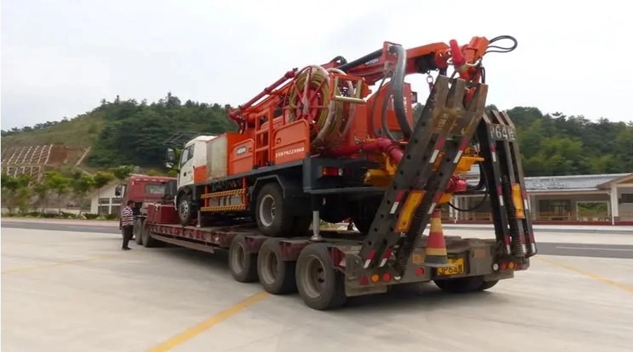 混凝土濕噴機(jī)整車運(yùn)輸